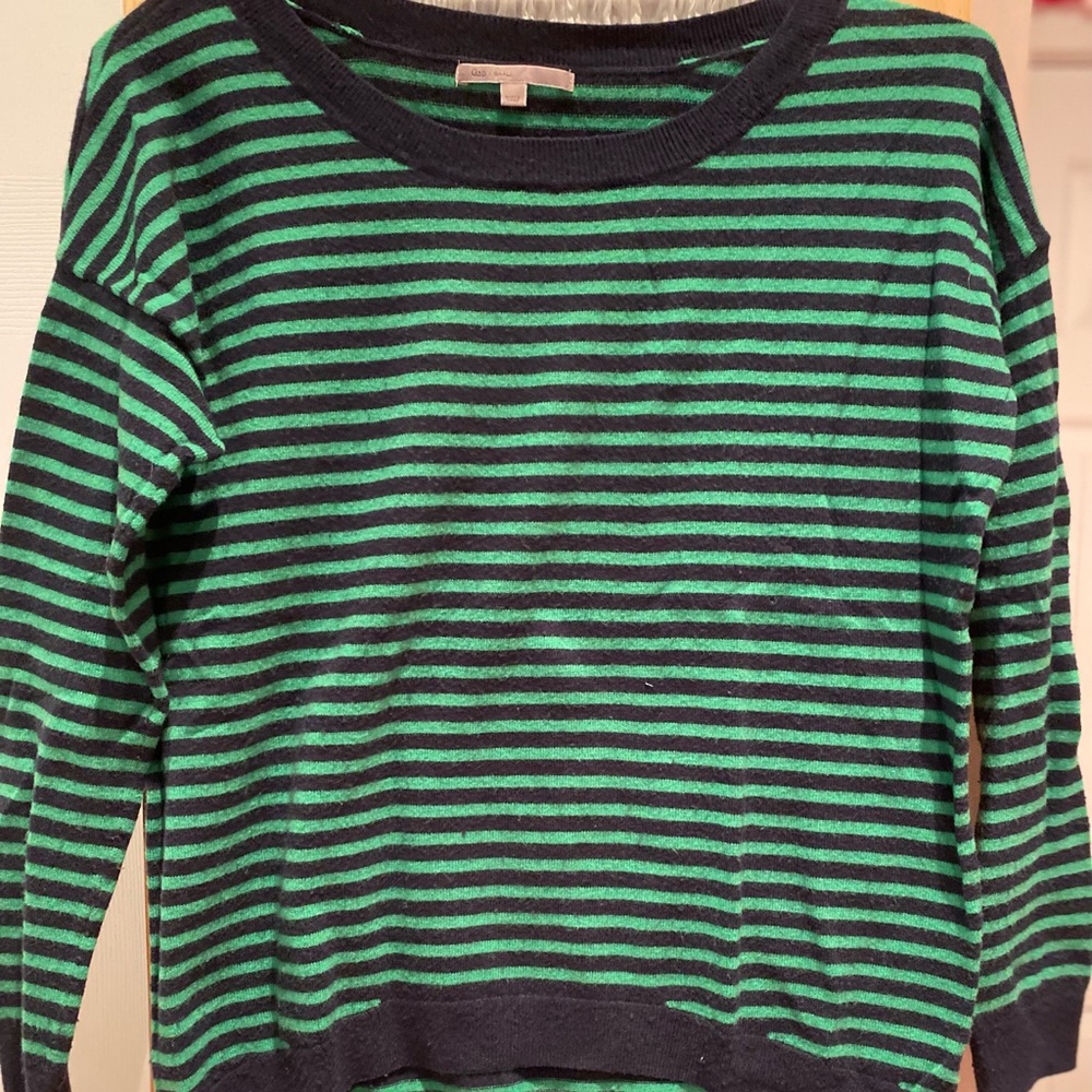 Gap sweater